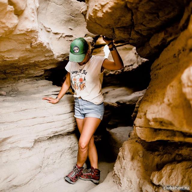 64513_she_explores_30982408_939446866222119_293267974646.jpg